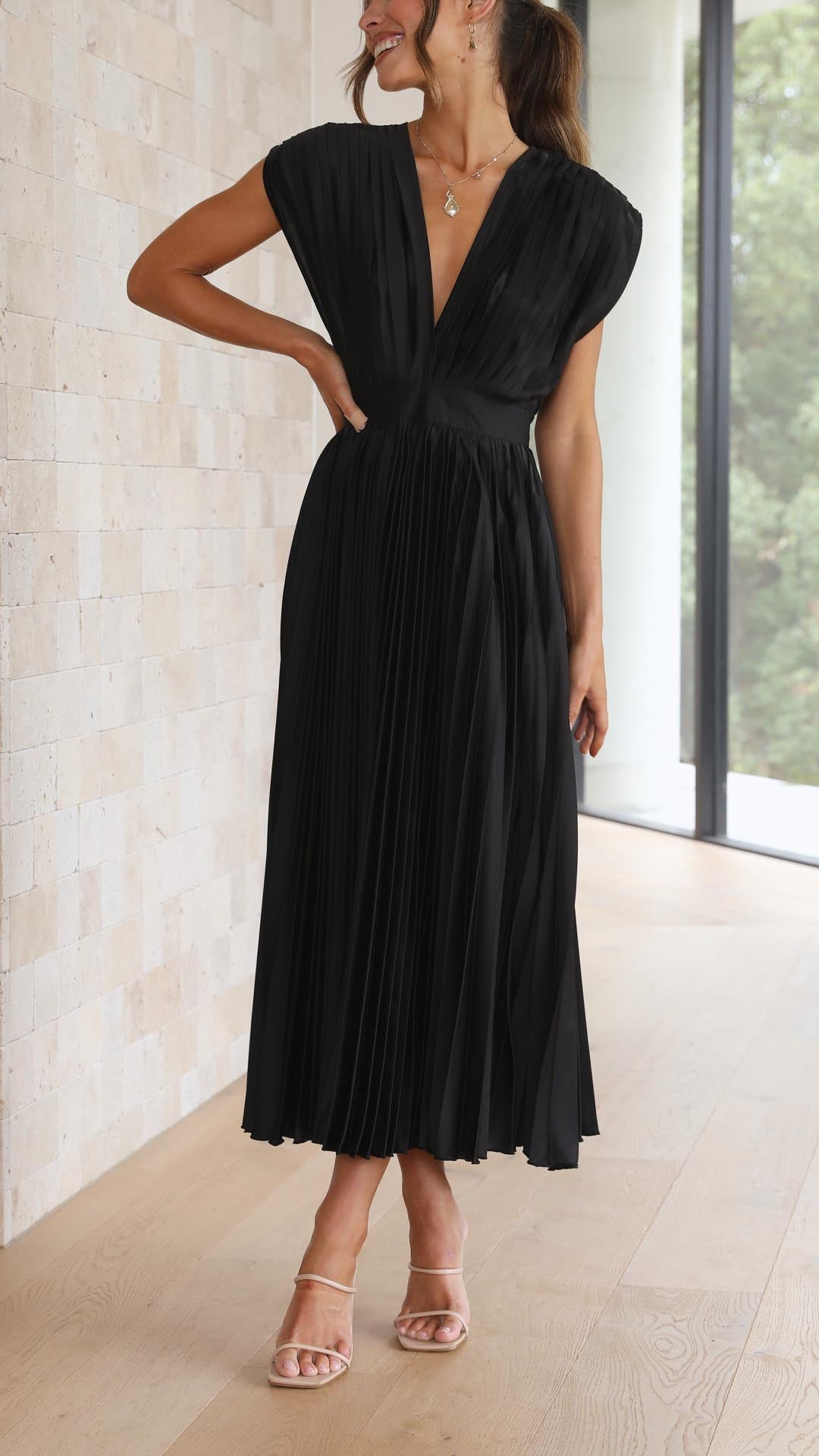 Women's Pleated Maxi Dress