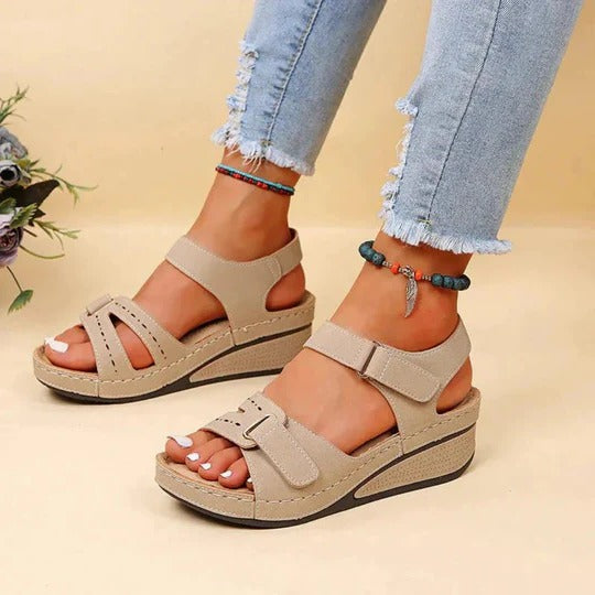Women’s walking sandals adjustable straps